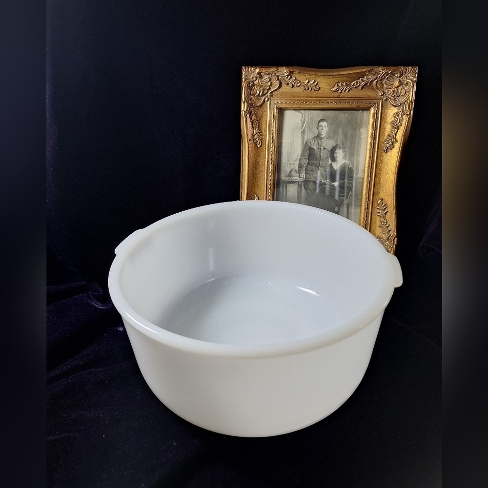 ⭐️Vintage Glasbake 19CJ Mixmaster Sunbeam Large White Milk Glass Mixing Bowl